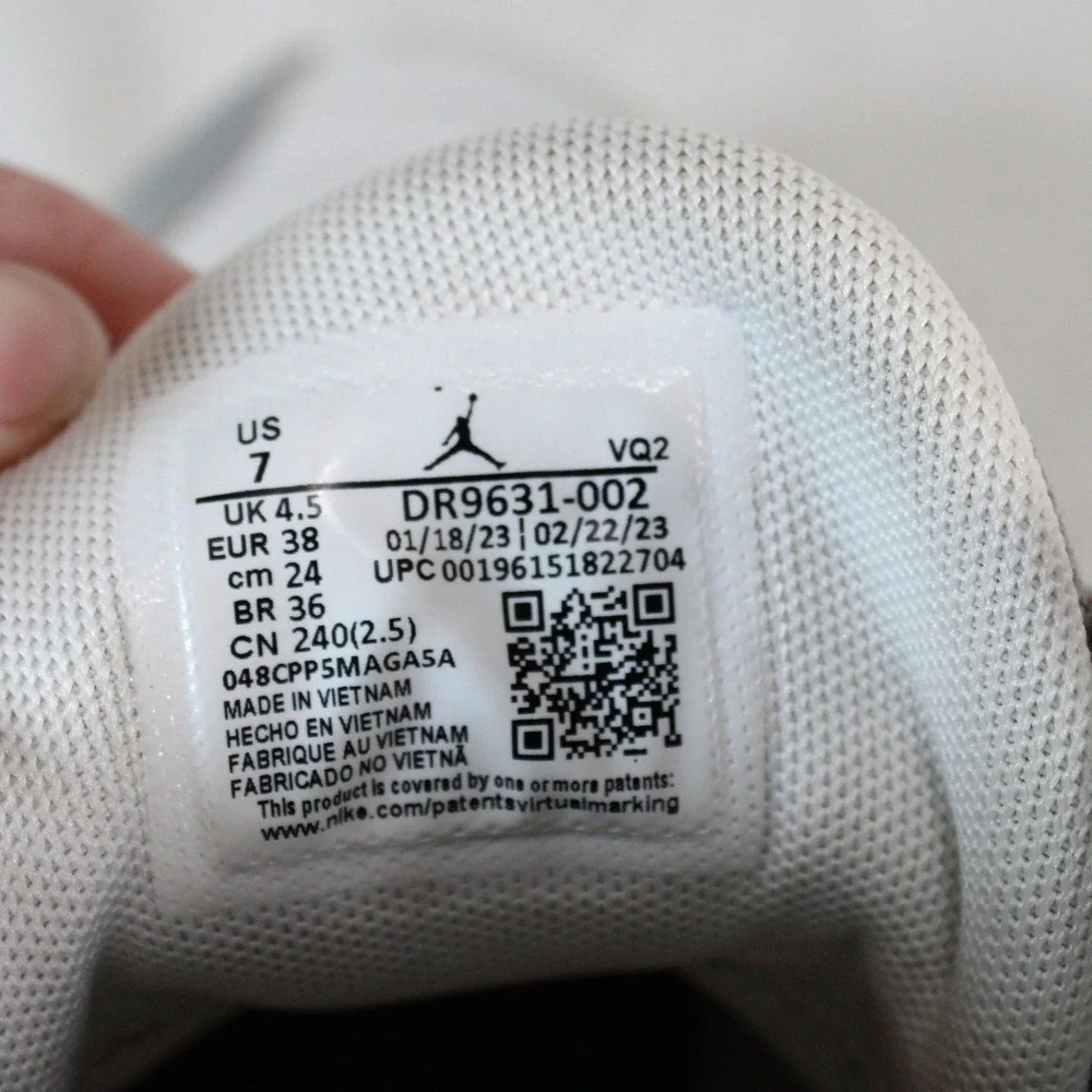 Jordan Jumpman Two Trey Mens 7 White Grey Basketball Shoes DR9631-002